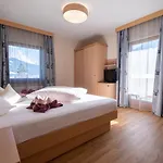 Garni Hochmoos Gasthof 3*