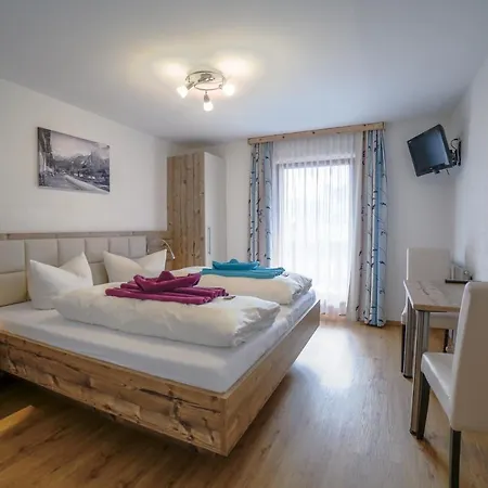 Garni Hochmoos Guest house