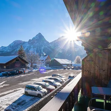 Garni Hochmoos Guest house *