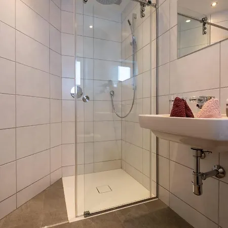 Garni Hochmoos Лермос